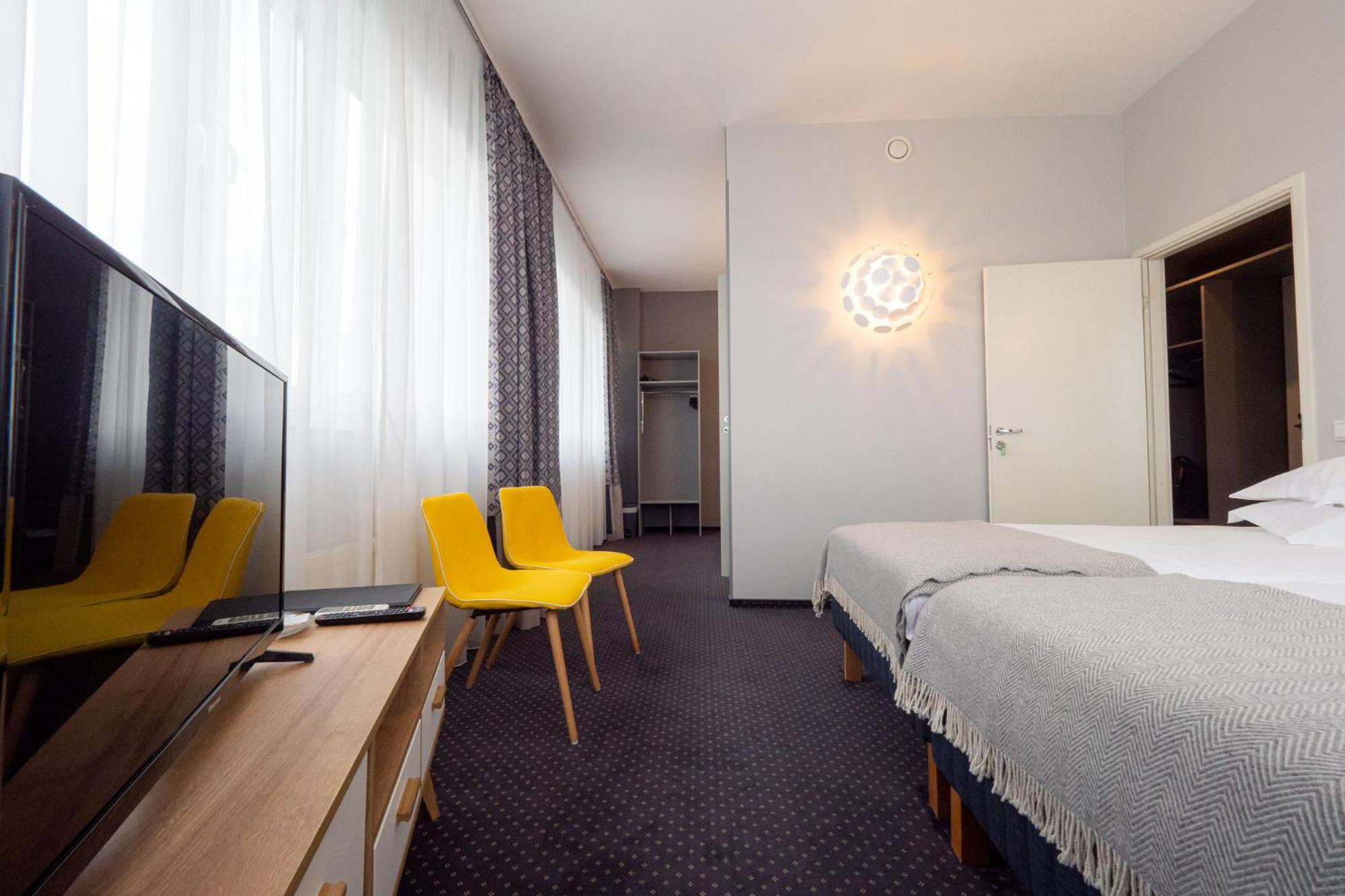Centrum Hotel Viljandi วิลยันดี ภายนอก รูปภาพ