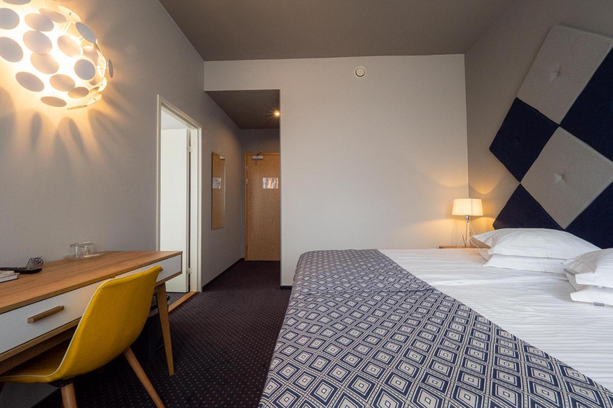 Centrum Hotel Viljandi วิลยันดี ภายนอก รูปภาพ